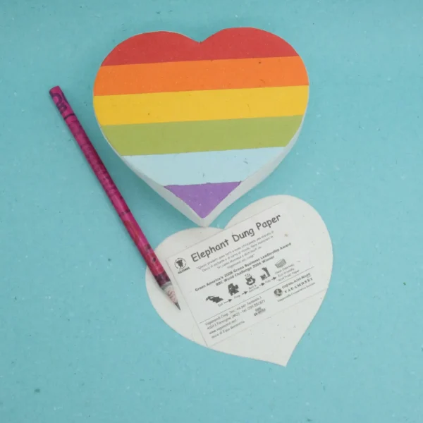 FOGLI PER APPUNTI, IN CACCA DI ELEFANTE BOX CUORE, LINEA RAINBOW, MISURE 8x7x5 CM COD.VAHPHSR