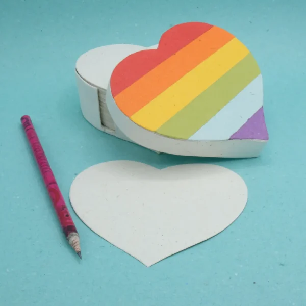 FOGLI PER APPUNTI, IN CACCA DI ELEFANTE BOX CUORE, LINEA RAINBOW, MISURE 8x7x5 CM COD.VAHPHSR
