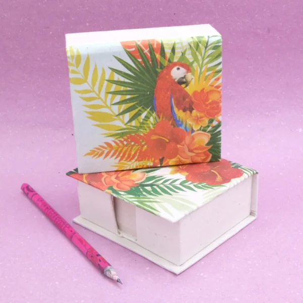 FOGLI PER APPUNTI, IN CACCA DI ELEFANTE BOX LINEA TROPICALE, MISURE 13x12,5x5 CM. COD. VAMPSTROP