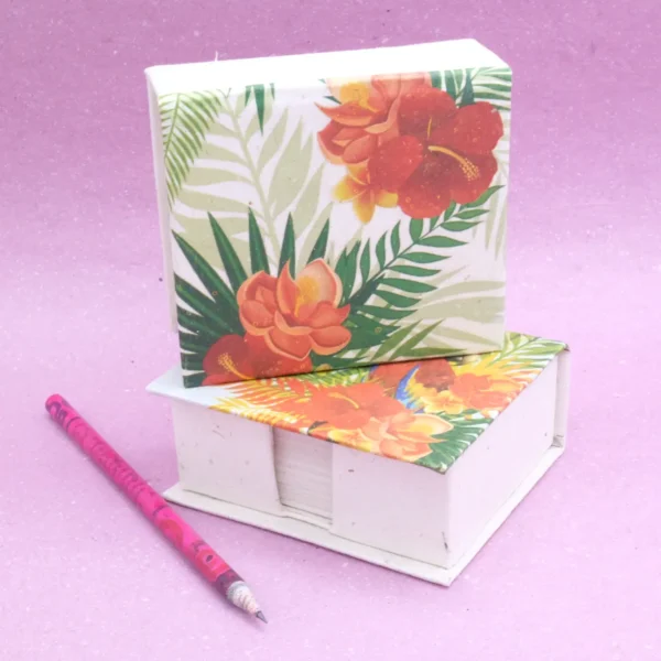 FOGLI PER APPUNTI, IN CACCA DI ELEFANTE BOX LINEA TROPICALE, MISURE 13x12,5x5 CM. COD. VAMPSTROP