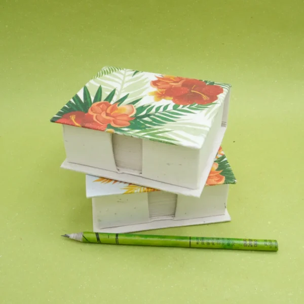 FOGLI PER APPUNTI, IN CACCA DI ELEFANTE BOX LINEA TROPICALE, MISURE 13x12,5x5 CM. COD. VAMPSTROP