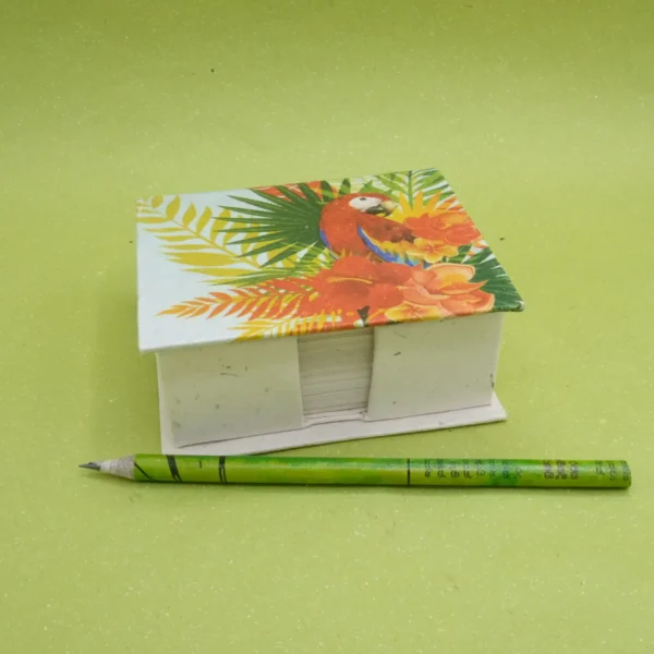 FOGLI PER APPUNTI, IN CACCA DI ELEFANTE BOX LINEA TROPICALE, MISURE 13x12,5x5 CM. COD. VAMPSTROP