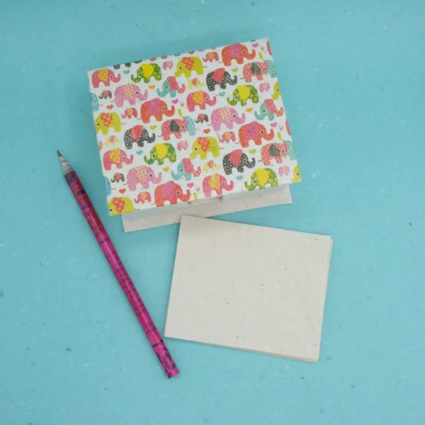 FOGLI PER APPUNTI, IN CACCA DI ELEFANTE BOX LINEA X, MISURE 13x12,5x5 CM. COD. VAMPSX