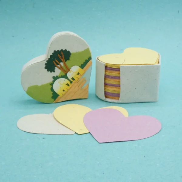 Fogli per appunti a cuore in carta fatta con cacca di elefante misura 8x7x4,5 cm. cod. VAHPHS