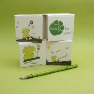 Fogli per appunti in carta di cacca di elefante in box piccolo alinea ambiente misura 8x7x4.5 cm cod.VAMPSSA4