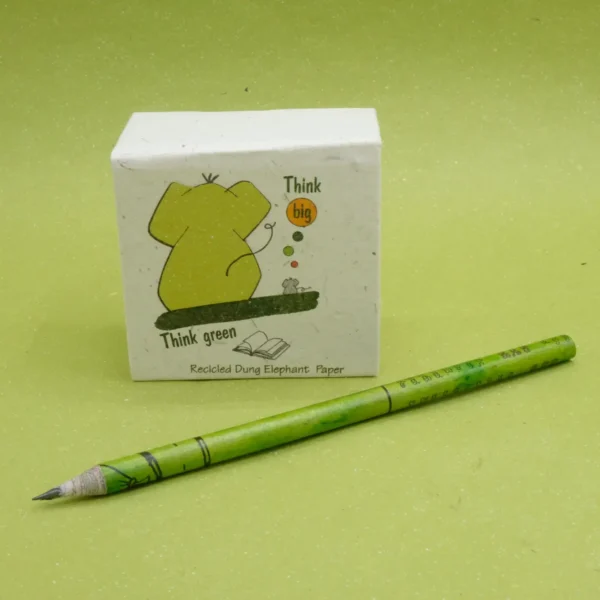Fogli per appunti in carta di cacca di elefante in box piccolo alinea ambiente misura 8x7x4.5 cm cod.VAMPSSA4