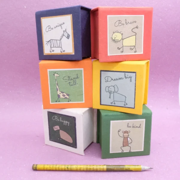 Cubo piccolo da scrivania in carta di cacca di elefante animali selvatici