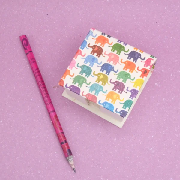 Fogli per appunti in carta di cacca di elefante in box piccolo misura 8x7x4.5 cm cod.VAMPSSE(1)