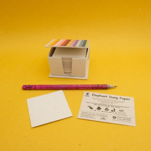 Fogli per appunti in carta di cacca di elefante in box piccolo misura 8x7x4.5 cm cod.VAMPSSR