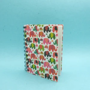 Quaderno medio in carta di cacca di elefante, linea X, misure 12x15,5 cm. cod. VAMNBX