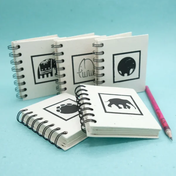 Quaderno in carta di cacca di elefante con spirale linea Black and White