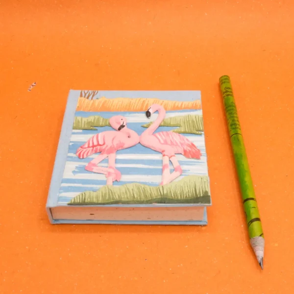 Quaderno piccolo con fogli in carta di cacca di elefante con animali selvatici misura 9_10.5 cm. cod.VASNBA