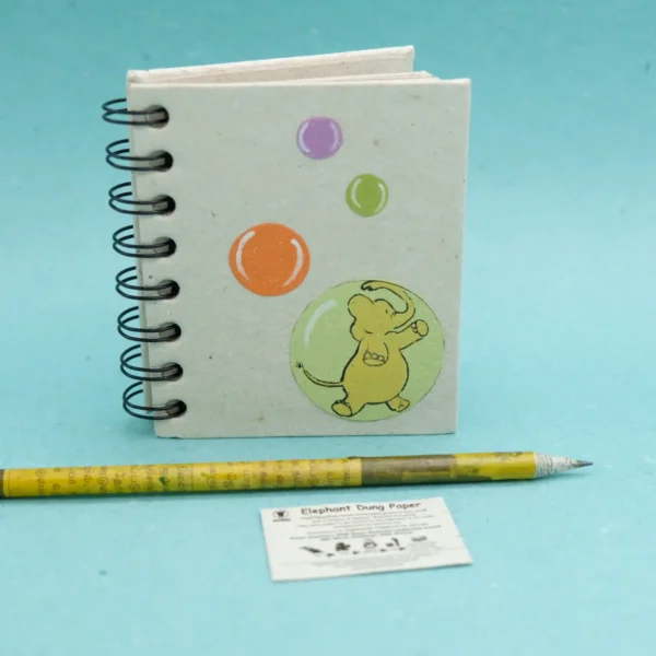 Quaderno piccolo con fogli in carta di cacca di elefante con bolle misura 9x10.5 cm cod. VASNBB