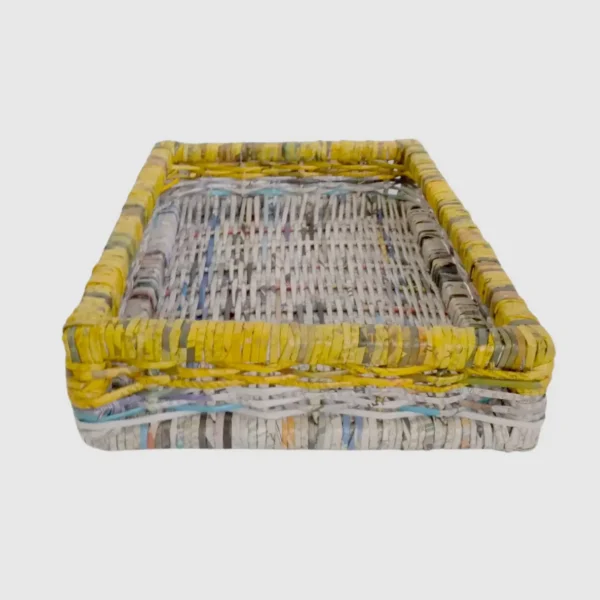 Cassetta in carta di giornale piccola