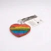 Portachiavi a cuore piatto Rainbow in carta di giornale
