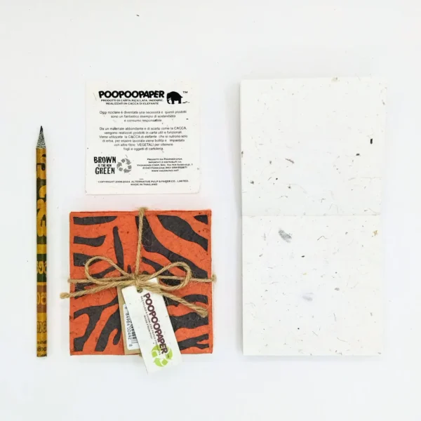 Blocco per appunti con fogli in cacca di elefante linea ANIMALIER misure 10x10x3 cm