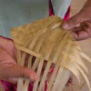 lavorazione scatoline in foglie di palma Sri Lanka