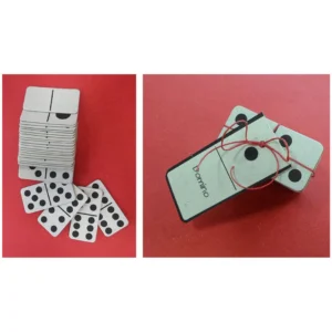 Gioco del domino in carta di cacca di elefante