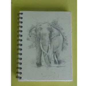 Quaderno grande linea Black and White con spirale in carta di cacca di elefante