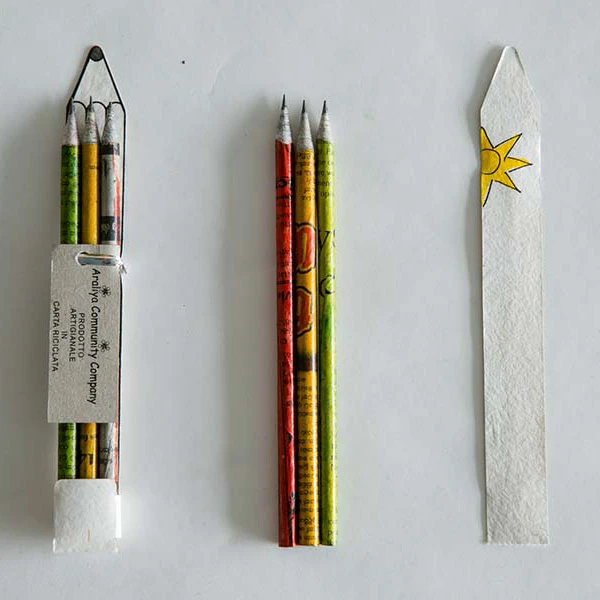 Set 3 matite in carta riciclata e segnalibro decorato
